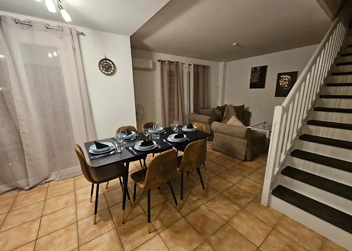 Logis De Gaia Yourhosthelper 別荘